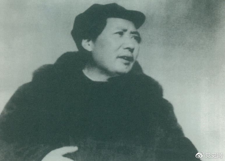 　　1949年3月23日，毛澤東率領(lǐng)中共中央機(jī)關(guān)離開西柏坡前往北平。出發(fā)時(shí)，他對(duì)周恩來(lái)說(shuō)，今天是進(jìn)京的日子，進(jìn)京趕考去。我們決不當(dāng)李自成，我們都希望考個(gè)好成績(jī)。