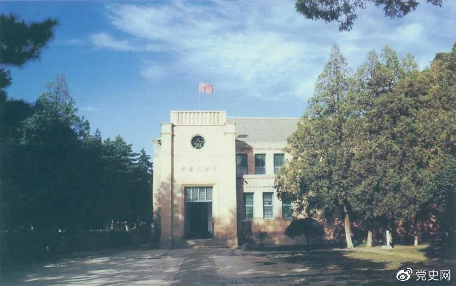 楊家?guī)X革命舊址，位于延安城西北約3公里，是中共中央1938年11月至1947年3月的所在地。